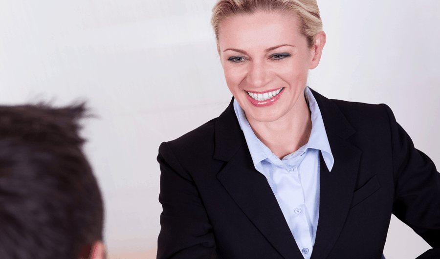 blog-io business woman smiling