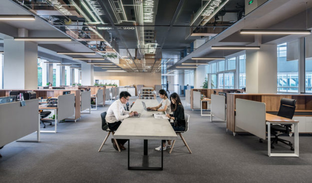 Blog-lycs-lycs-744230-unsplash-8-28-18 business people in open office