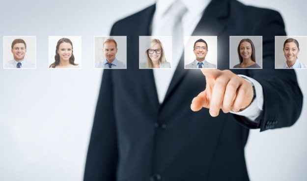 Fotoliablog3-14-19 employer choosing candidate