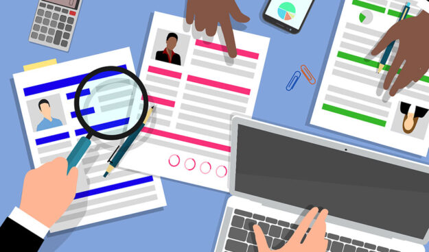 recruitment-g1cbbcfea2_1280-blog-1-2022 recruiters looking at resumes